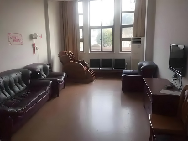 仅一周董璇二婚老公就被扒干净，她又看走眼了？