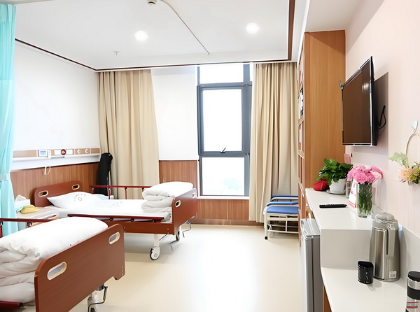 深圳入户的机构_活佛王兴夫“点化”140位女信徒，全程不穿衣服，场面失控 力进取中反工作否努己是思自